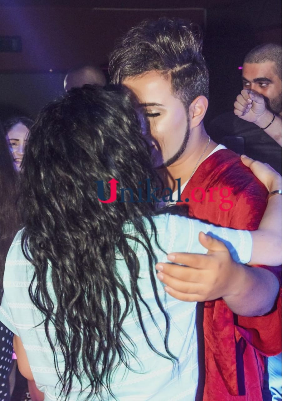 Bayram Nurlu gecə klubunda xanımla dodaq-dodağa - Fotolar